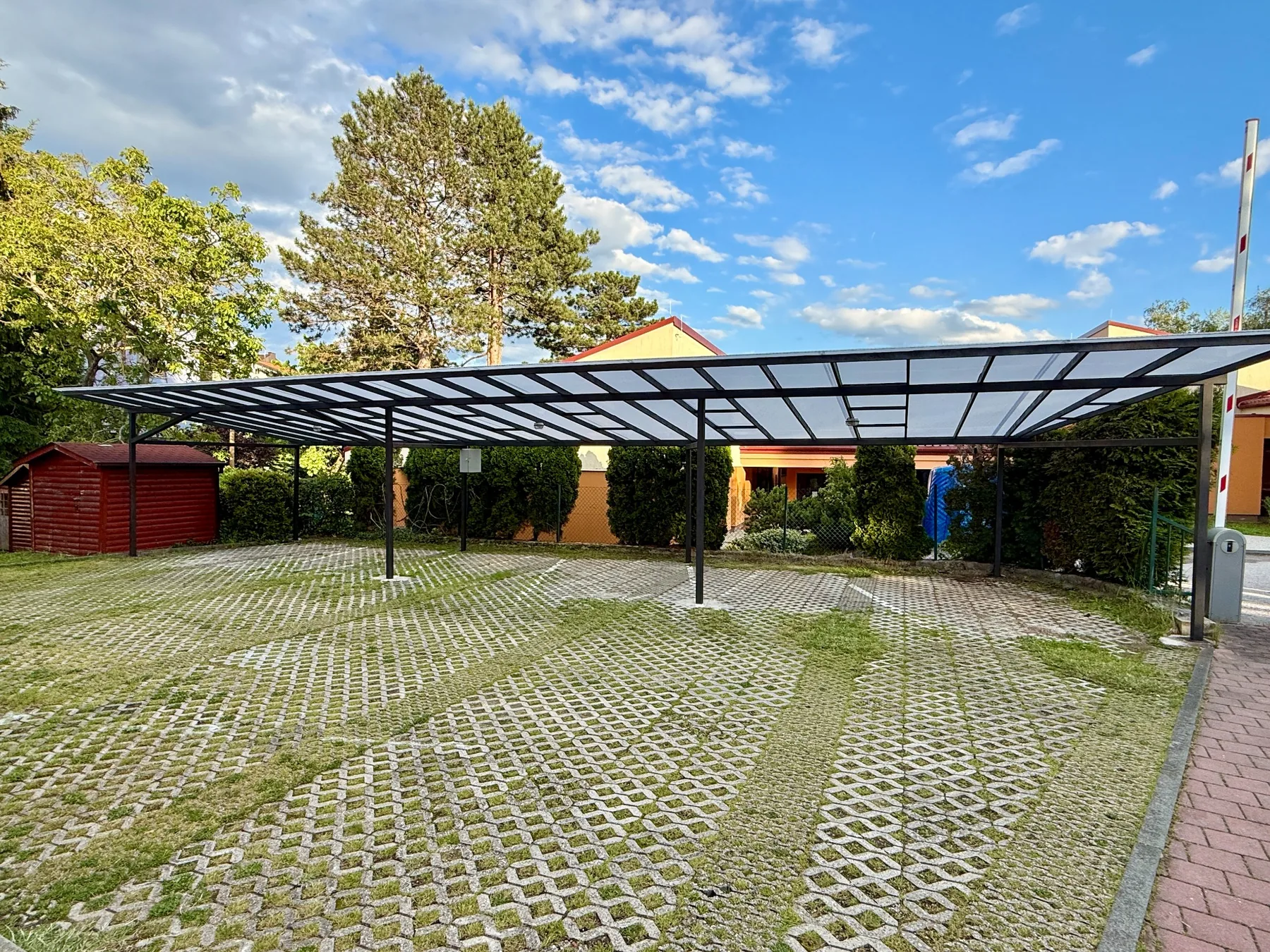 Polikarbonatna nadstrešnica